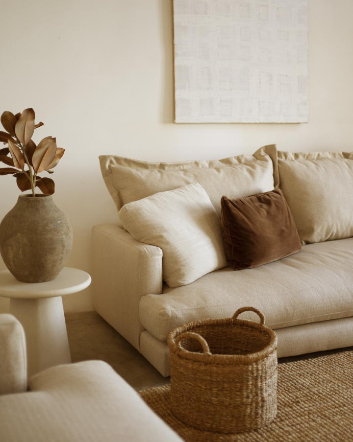 Sofá recto tono beige de 325x105cm