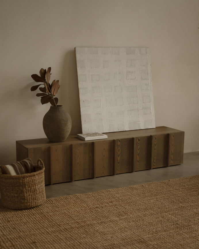 Mueble TV de chapa de fresno natural con listones en tono avellana en varias medidas