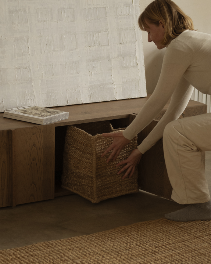 Mueble TV de chapa de fresno natural con listones en tono avellana en varias medidas