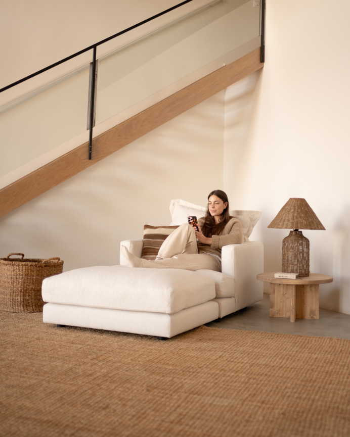 Sillón tono blanco roto de 105x106cm