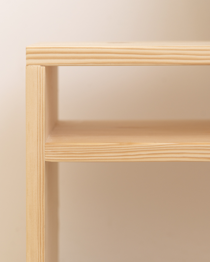 Mesita de noche de madera maciza en tono natural de 50x36cm