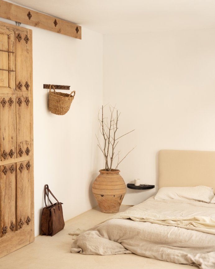 Mesita de noche de madera maciza flotante en tono negro de 3x40cm