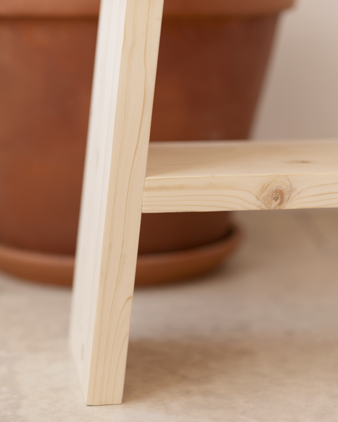 Mesita de noche o auxiliar madera maciza en tono natural de 45x39cm