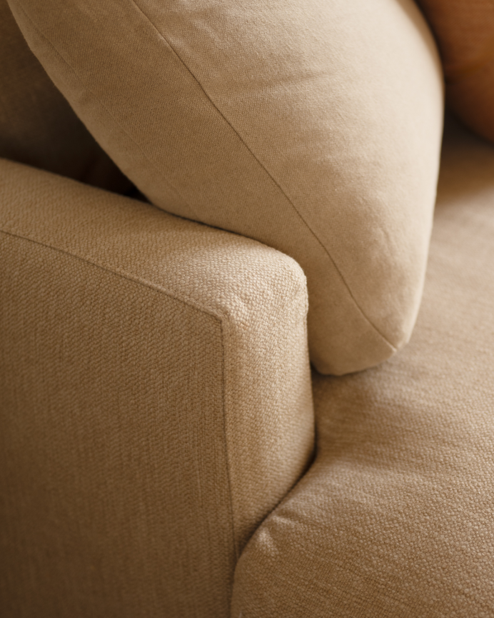 Sofá recto tono beige de 325x105cm