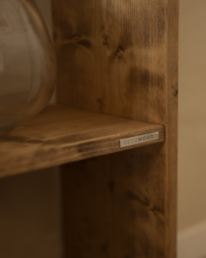 Estanteria de madera maciza en tono roble oscuro con 4 estantes