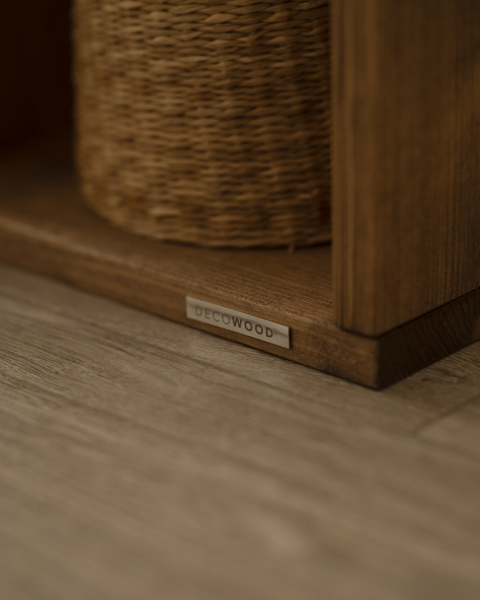 Mueble auxiliar de madera maciza en tono roble oscuro