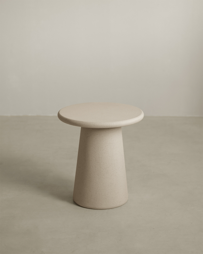 Mesa auxiliar redonda de microcemento en tono beige 45x50cm