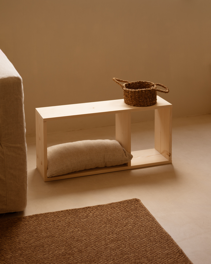Mueble auxiliar de madera maciza en tono natural con 1 separador