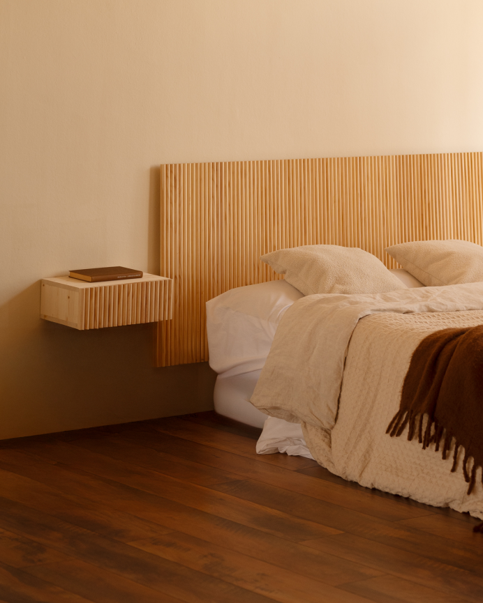 Pack de 2 mesitas de noche de madera maciza flotante en tono natural de 40cm