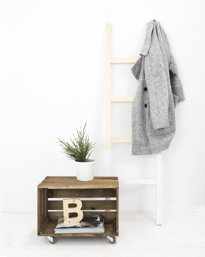 Grande caisse en bois massif ton chêne foncé avec Roulettes Horizontales 49x25.5x30.5cm