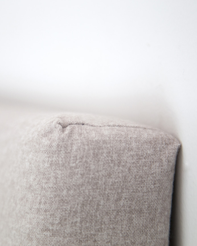 Tête de lit rembourrée en polyester avec boutons beiges en différentes tailles