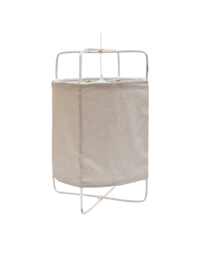 Plafonnier composé d'une structure en bambou et d'un abat-jour en tissu en polyester et lin naturel