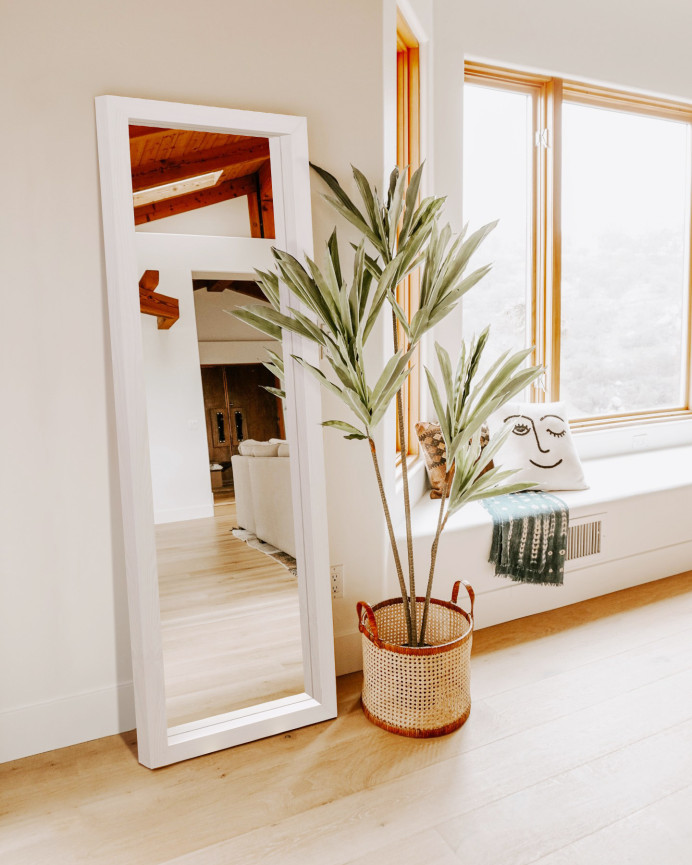 Miroir en bois blanc en différentes tailles