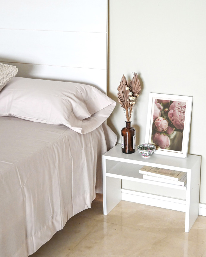 Table de chevet en bois massif blanc 50x36cm