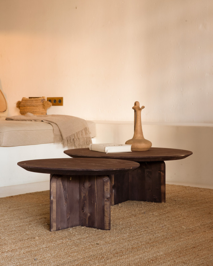 Table basse ronde en bois massif ton noyer en différentes tailles