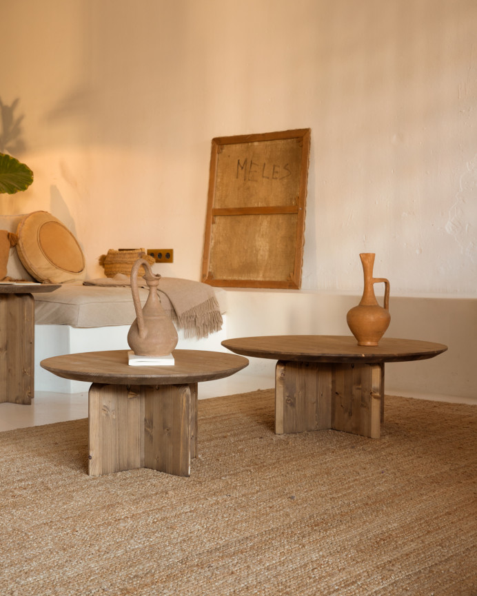 Table basse ronde en bois massif ton chêne foncé en différentes tailles