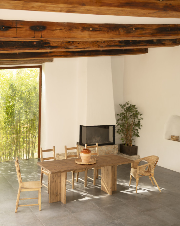 Table à manger en bois massif ton chêne foncé en différentes tailles