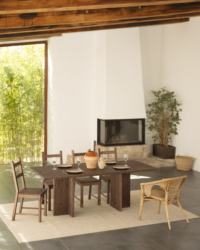 Table à manger en bois massif ton noyer en différentes tailles