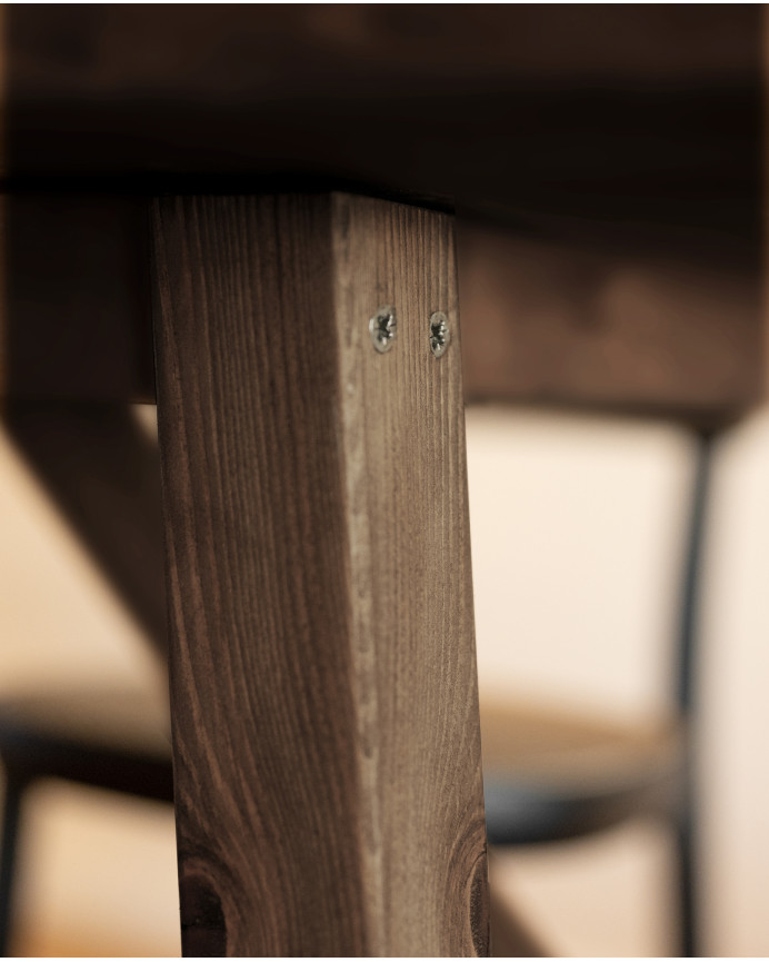 Table à manger en bois massif ton noyer en différentes tailles