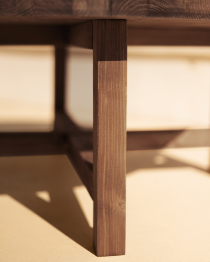 Table basse ronde en bois massif ton noyer en différentes tailles