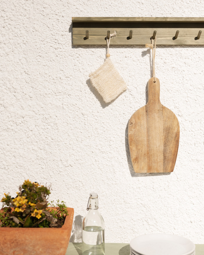 Cintre mural en bois massif ton vert 61x10cm