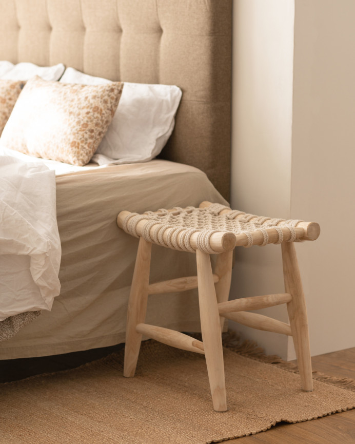 Table basse/tabouret réalisée avec bois de teck et un fauteuilavec une tapisserie en corde naturel 45x45cm