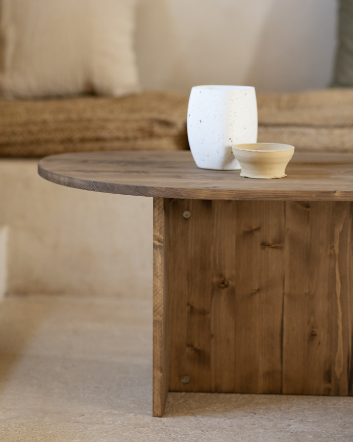 Table basse en bois massif ton chêne foncé de 129cm