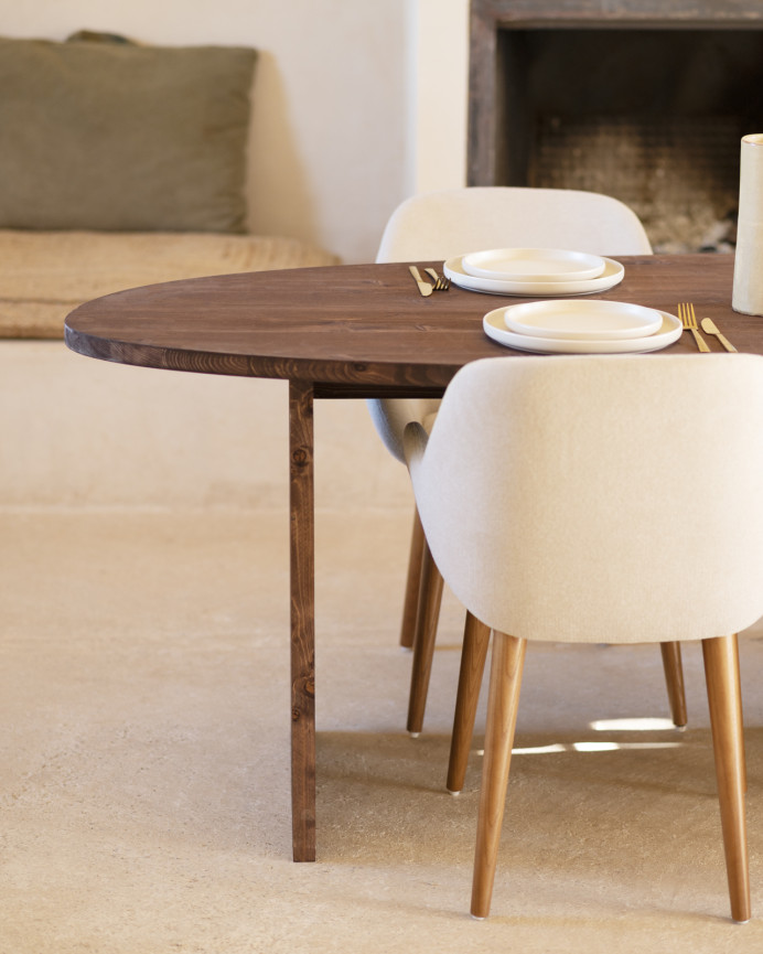 Table de salle à manger en bois massif ton noyer en différentes tailles