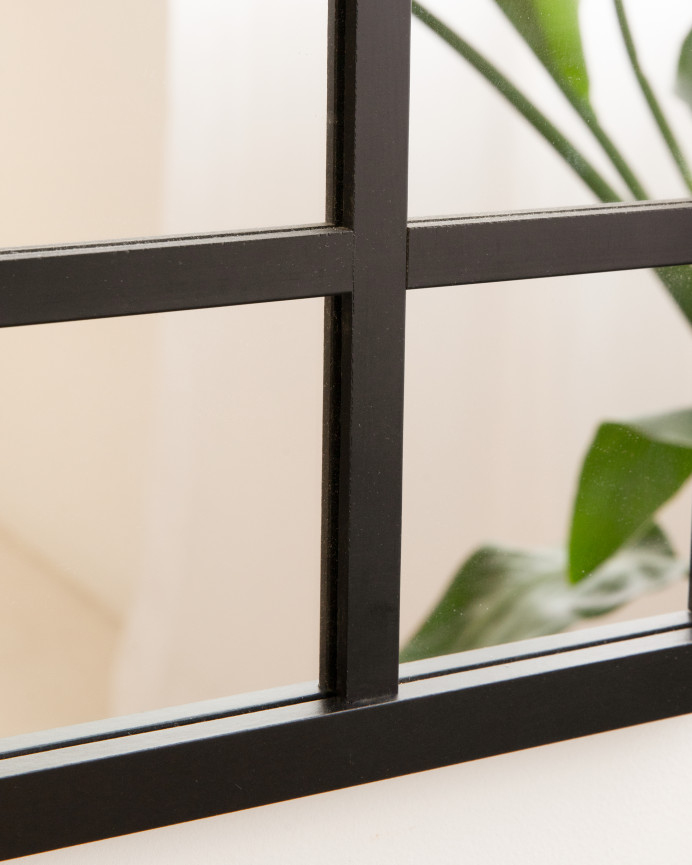 Miroir mural rectangulaire de type fenêtre en bois avec une ton noir