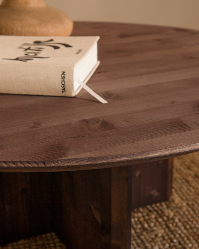 Table basse ronde en bois massif ton noyer en différentes tailles