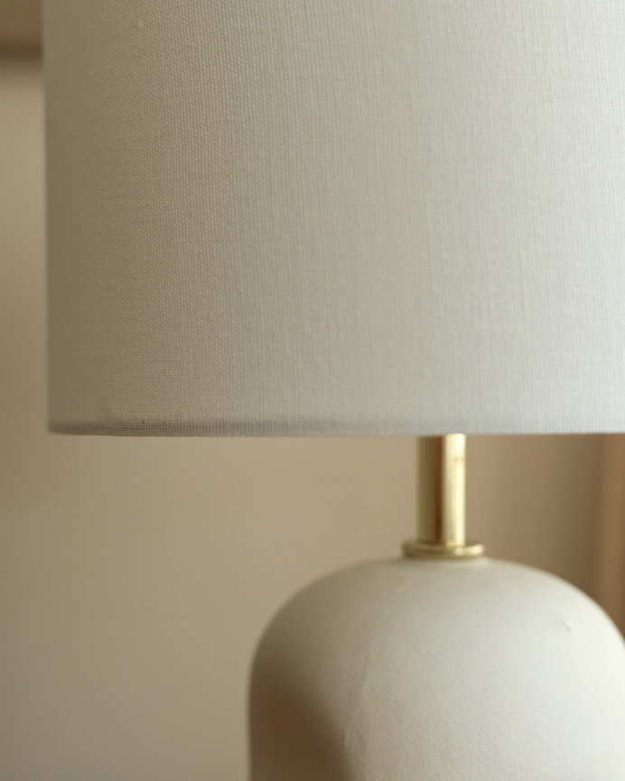 Lampe de table en céramique et abat-jour en tissu de coton et polyester de 47x27cm