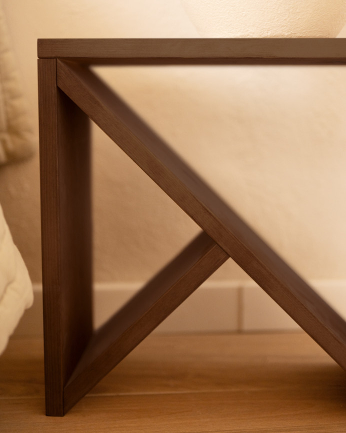 Table de chevet ou table d'appoint en bois massif ton noyer en différentes tailles