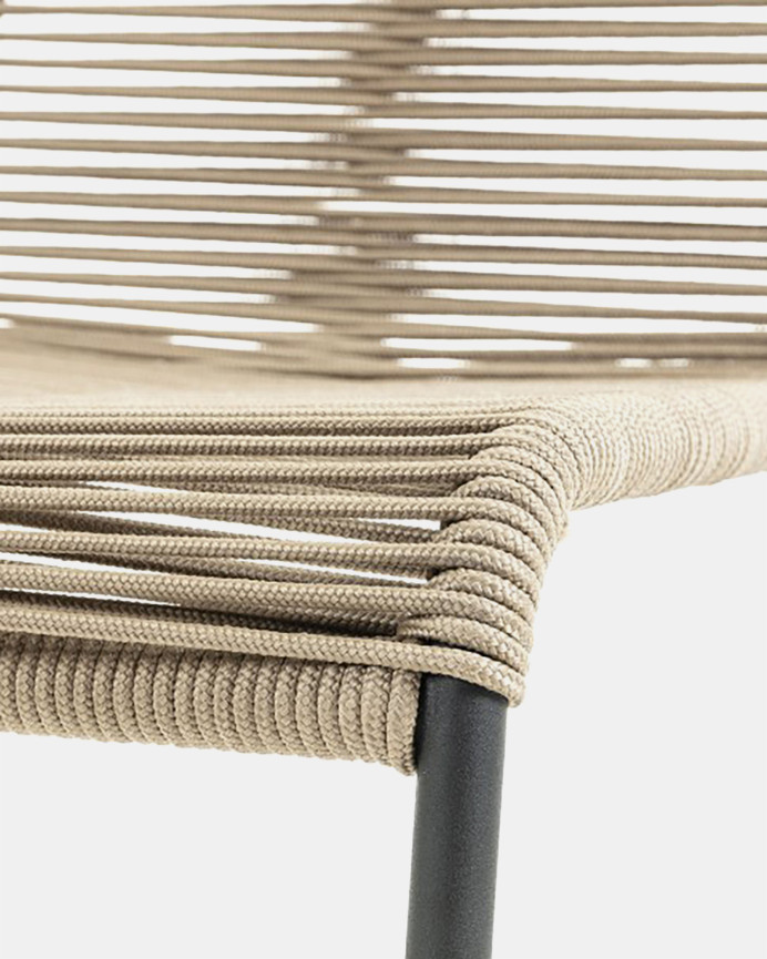 Chaises avec assise et dossier en corde avec structure en acier galvanisé noir 84x49cm
