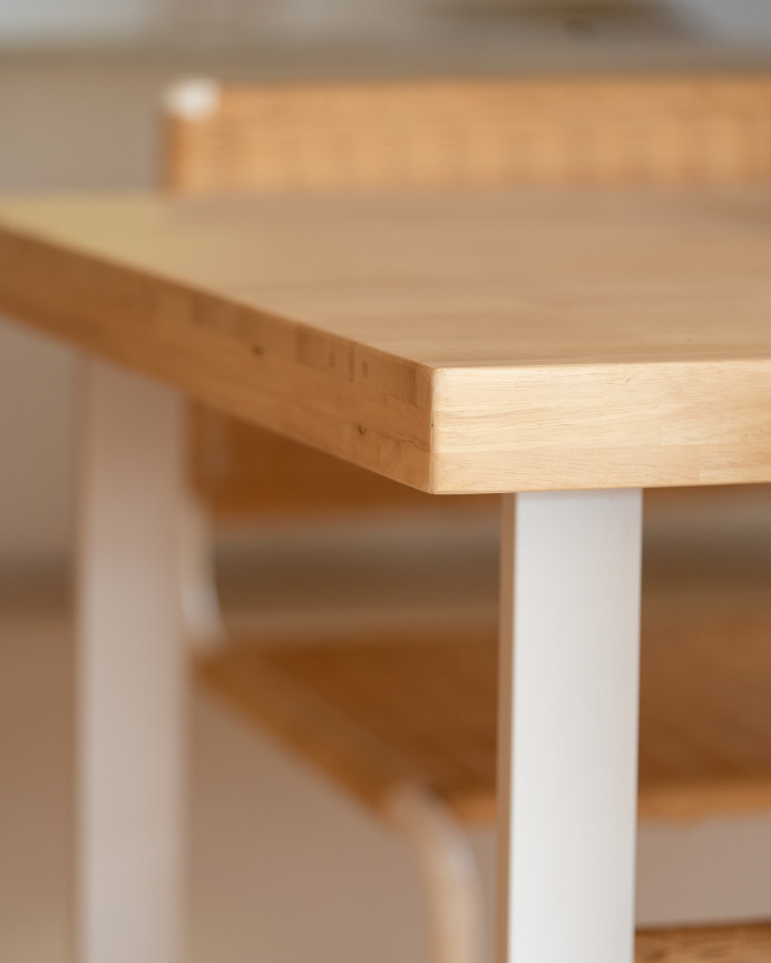 Table à manger en bois massif de ton naturel avec pieds en fer blanc de 140x80cm