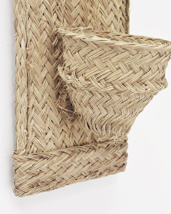 Jardinière verticale à double paroi en alfa naturel et cadre en bois de 75x22cm