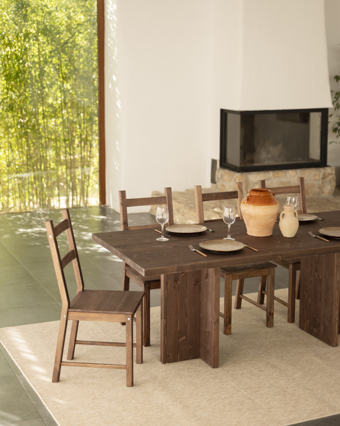 Table à manger en bois massif ton noyer en différentes tailles