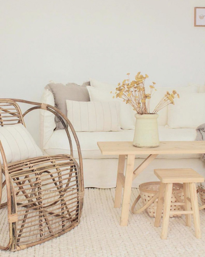 Table basse en bois massif finition naturelle 