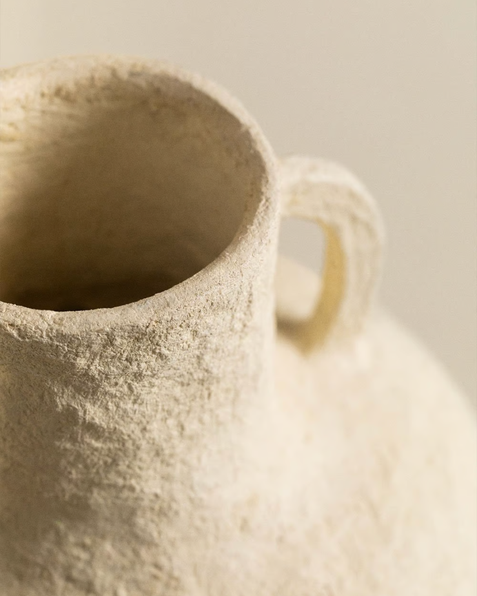 Vase en papier mâché beige de 26cm