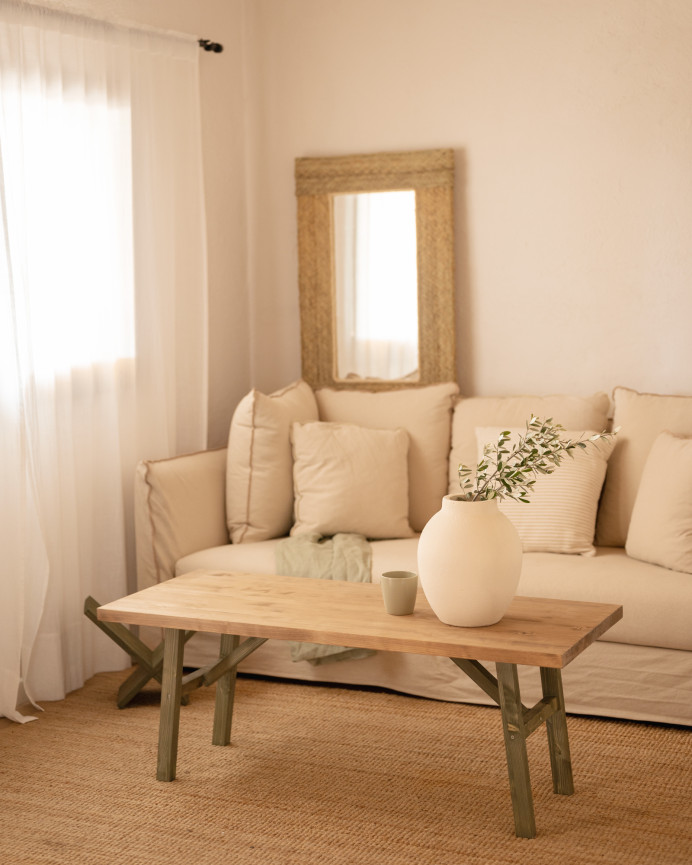 Table basse en bois massif avec finition naturelle et verte 
