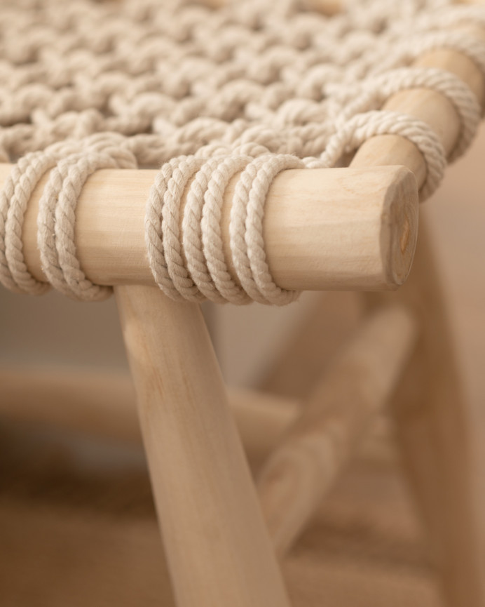 Table basse/tabouret réalisée avec bois de teck et un fauteuilavec une tapisserie en corde naturel 45x45cm