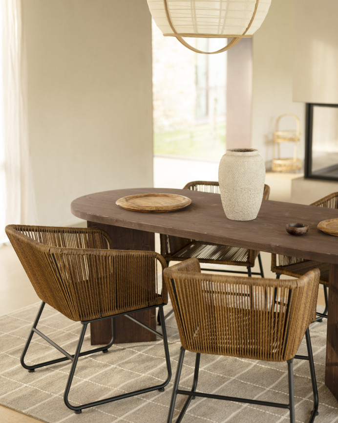 Table à manger en bois massif ton noyer en différentes tailles