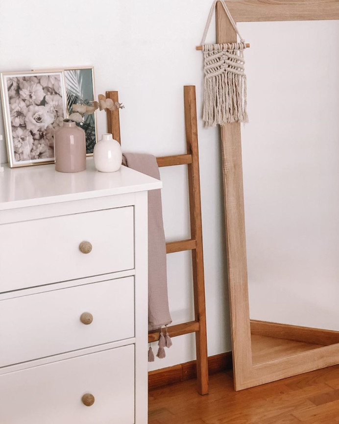 Échelle en bois massif ton chêne foncé 41x118cm