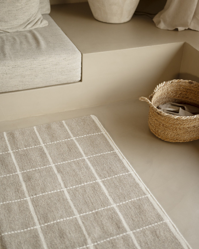 Tapis en laine taupe disponible en différentes tailles