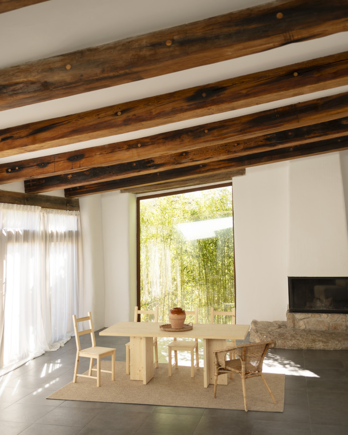 Table à manger en bois massif ton naturel en différentes tailles