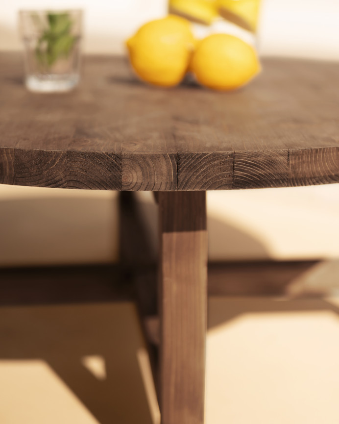 Table basse ronde en bois massif ton noyer en différentes tailles