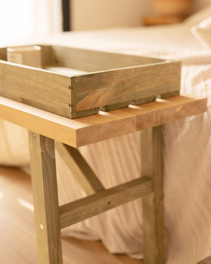 Petite boîte verte en bois massif