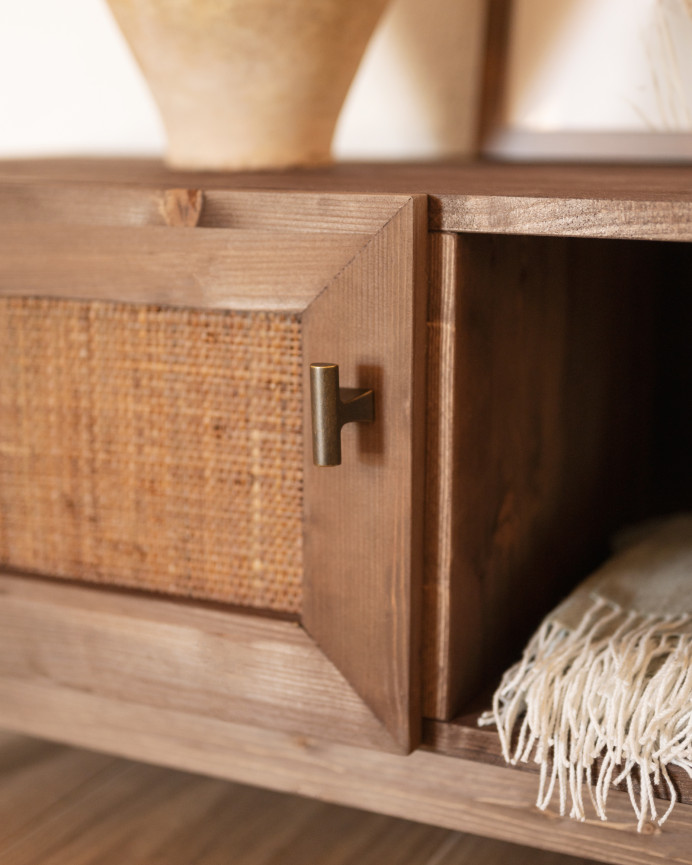 Meuble TV en bois massif et tissu raphia avec 2 portes ton noyer 150x40cm
