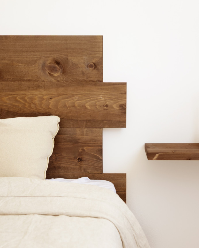 Tête de lit asymétrique en bois massif ton noyer en différentes tailles
