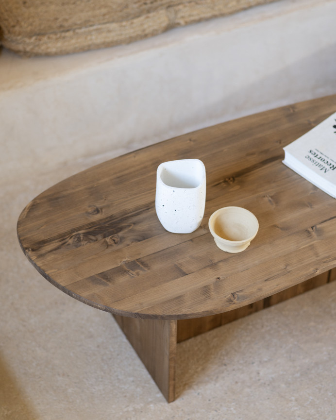 Table basse en bois massif ton chêne foncé de 129cm