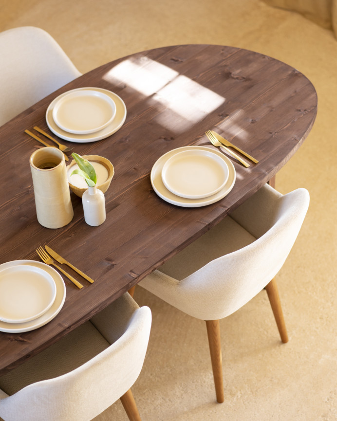 Table de salle à manger en bois massif ton noyer en différentes tailles